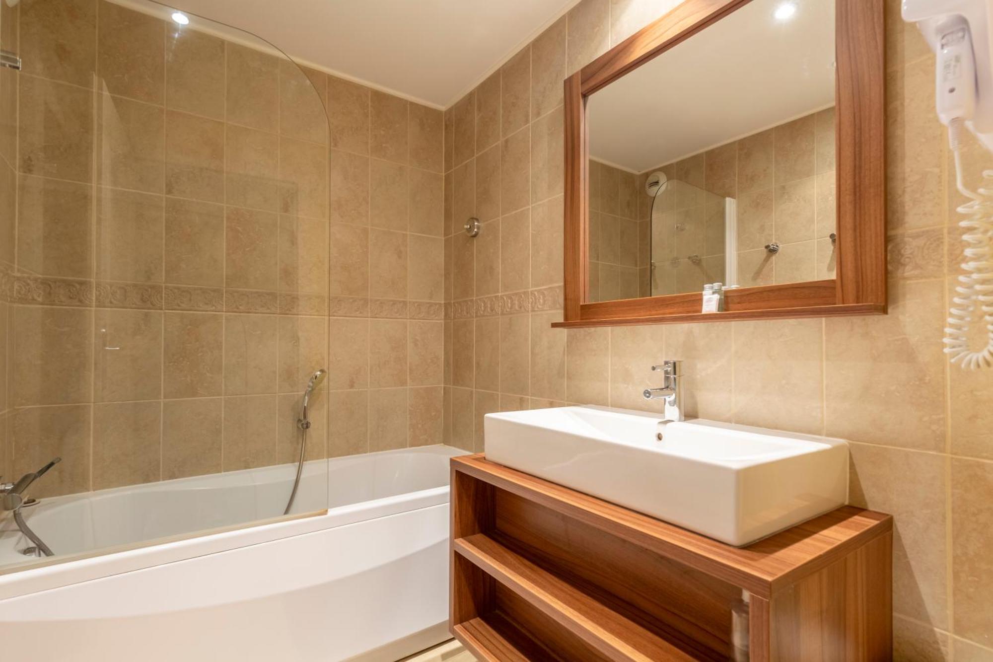Apartment Joli T2, Centre, Parking Prive, Wifi, Local A Isola 2000